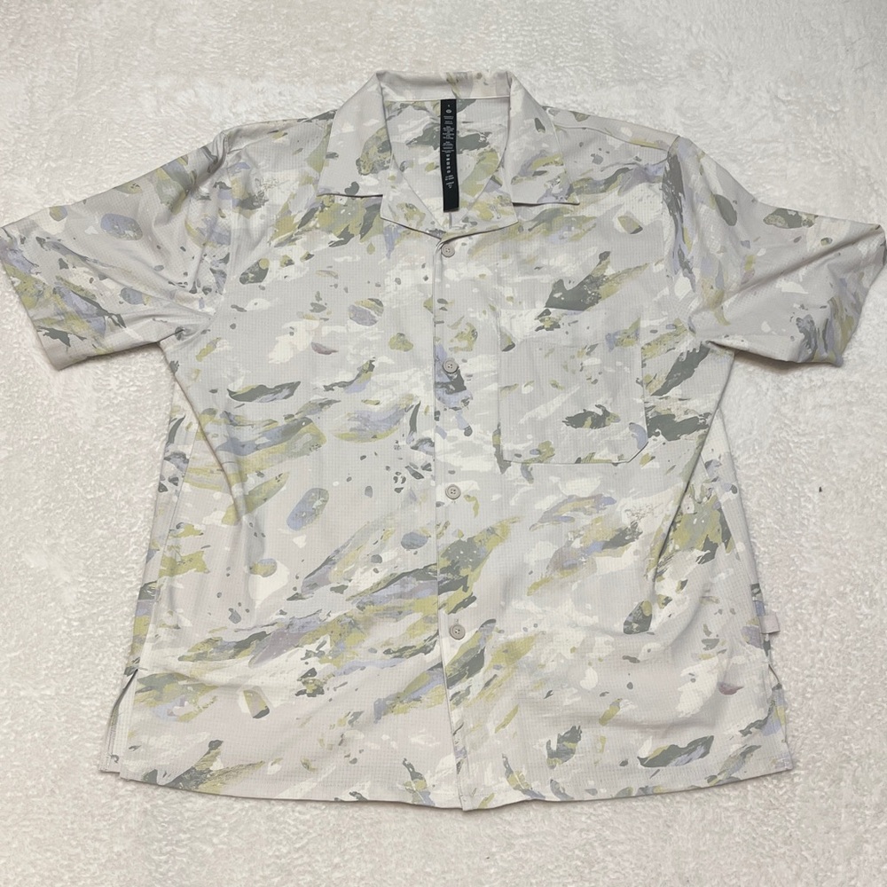 Lululemon Airing Easy Short Sleeve Activewear‎ Outdoors Abstract Button Shirt S